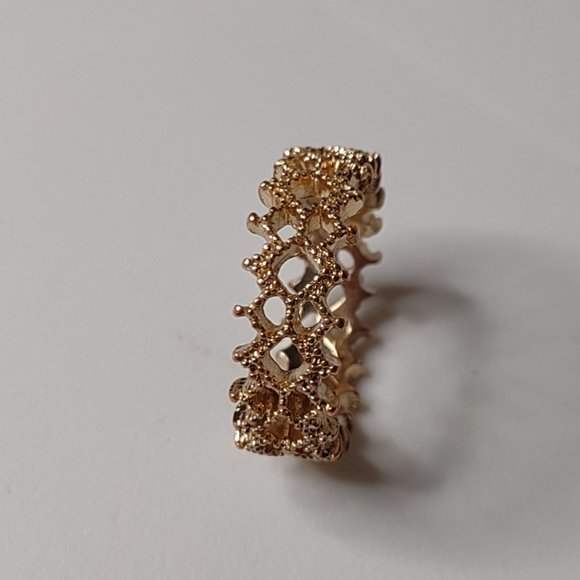 Gold Tone Lightweight Metal Size 9.5 Ring - Picture 6 of 12